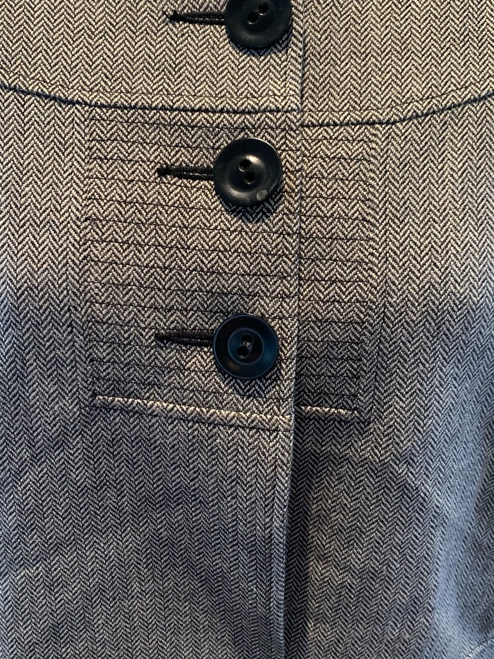 Gray Short-Sleeve Button-Front Boxy Top - Picture 3 of 5